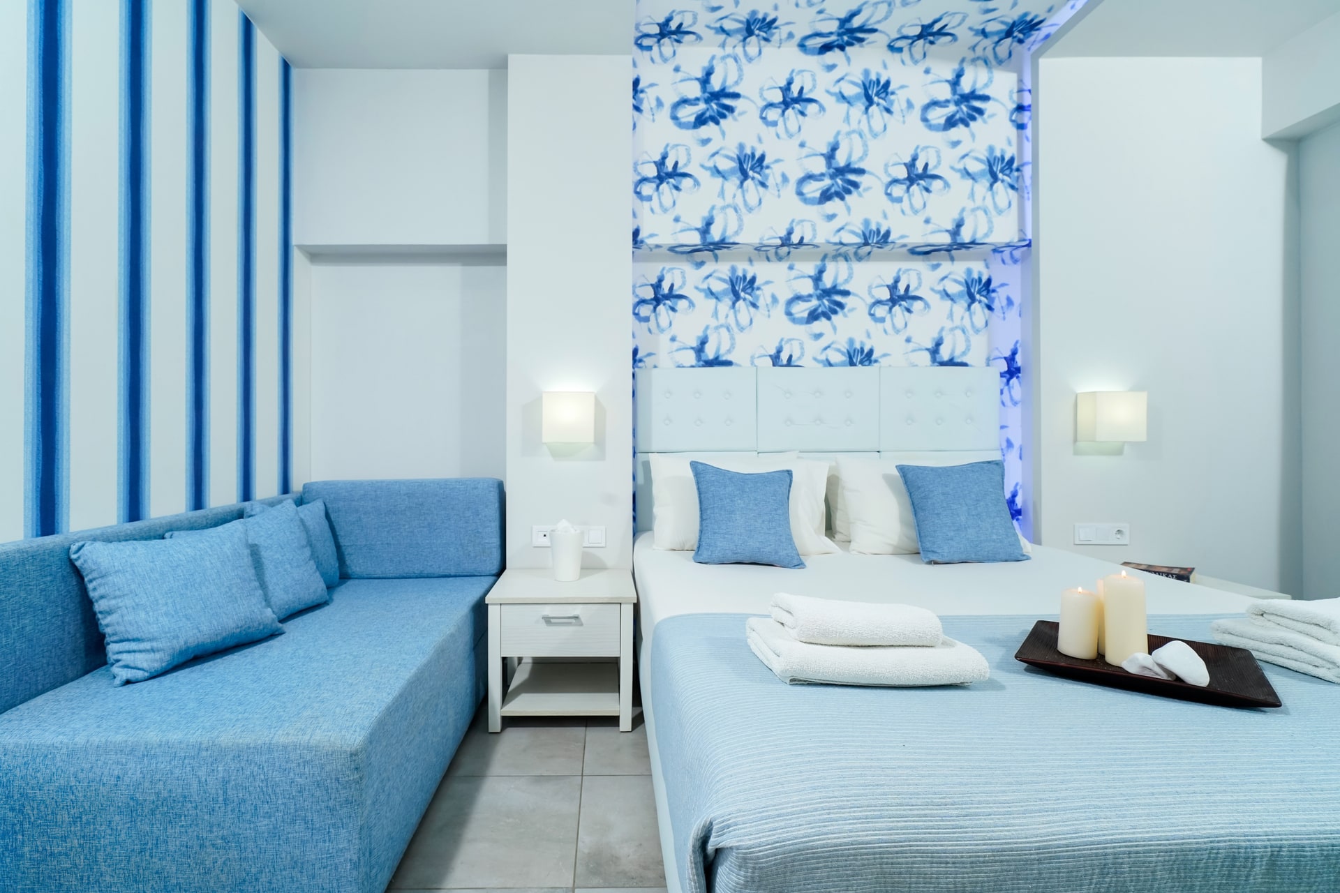 Triple room pool view