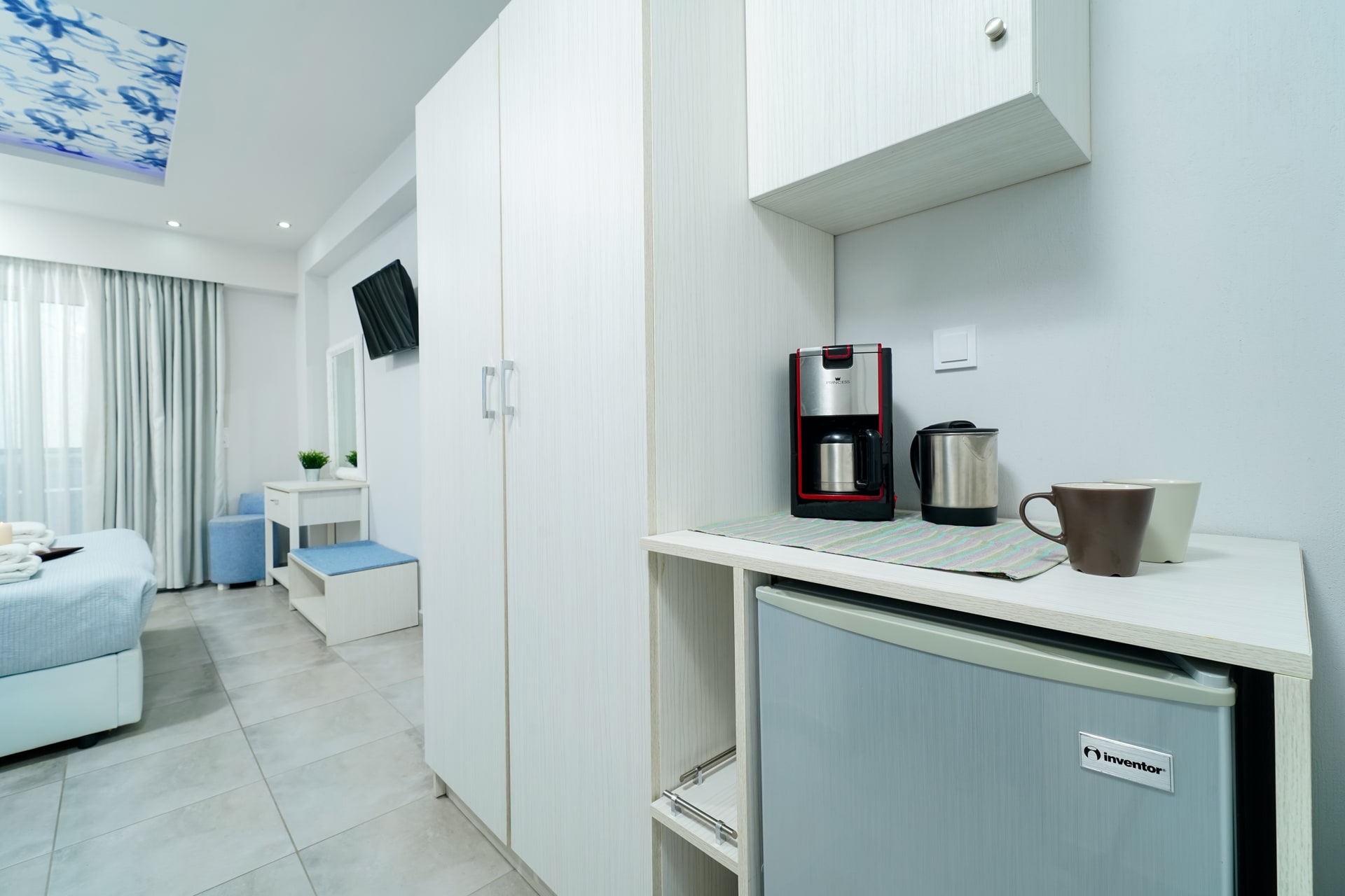 Triple room pool view